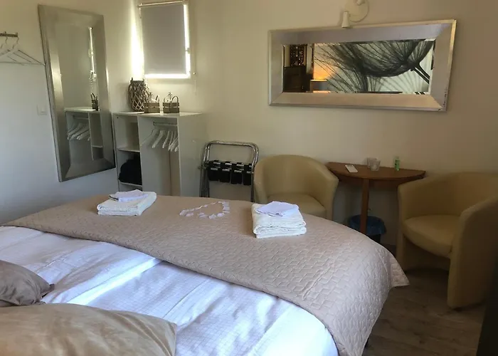 Marie Jean D'hotes & 4*