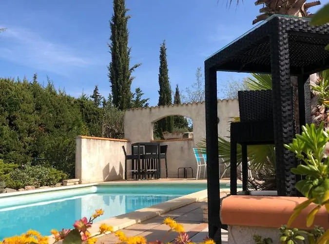 Marie Jean D'hotes & Bed & Breakfast 4*