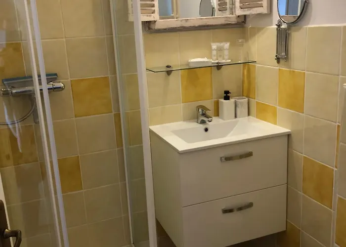 Marie Jean D'hotes & Bed & Breakfast 4*