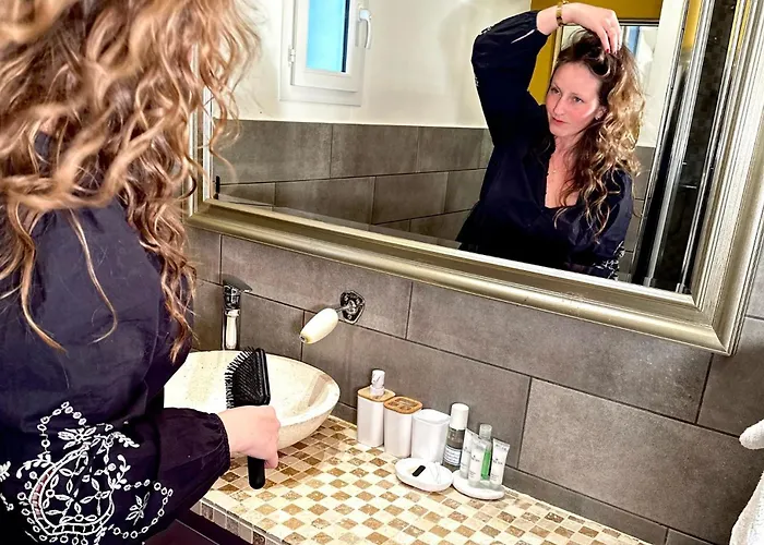 Marie Jean D'hotes & Oupia